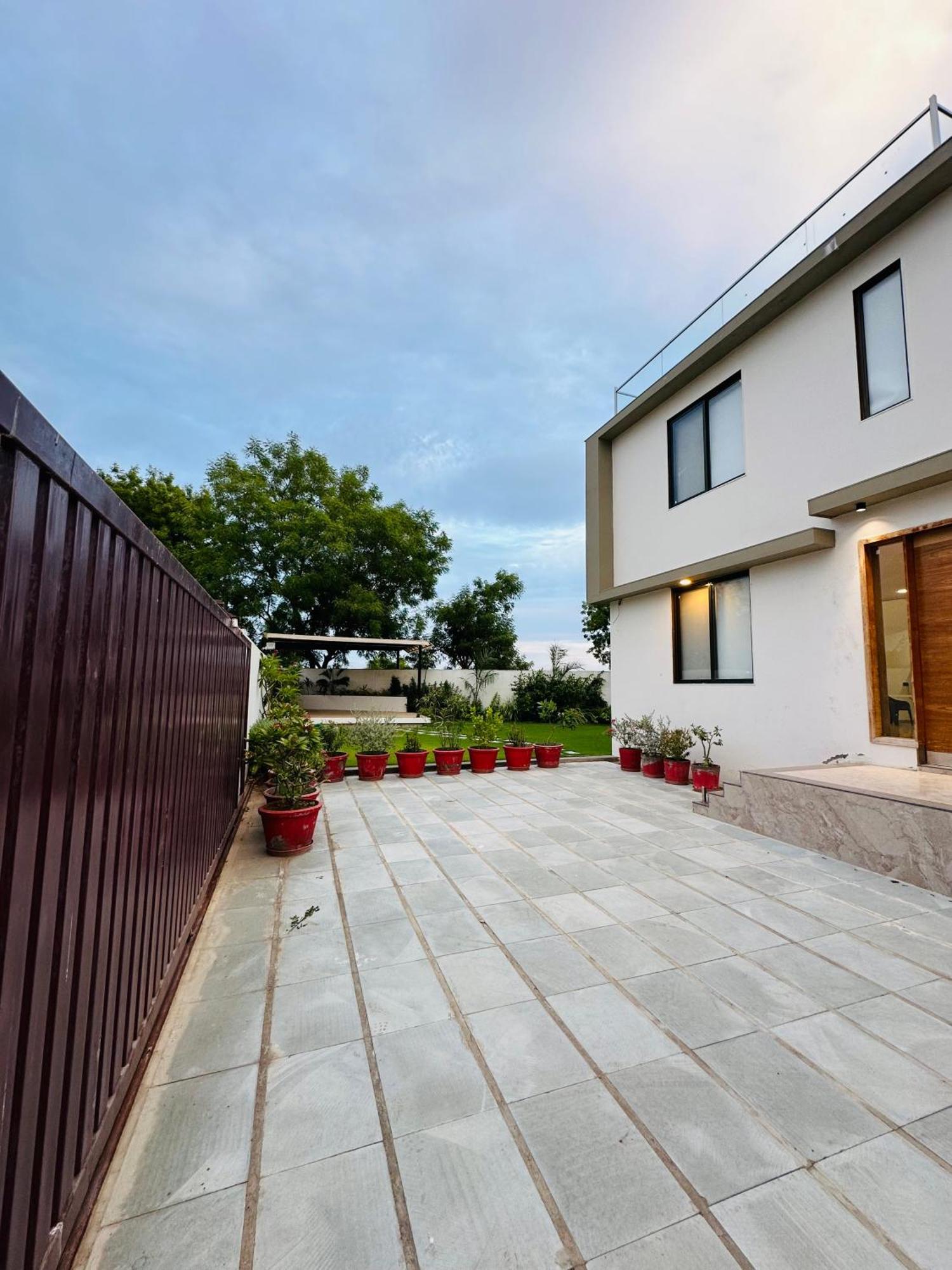 Karmabhumi 1 Villa Satej Exterior photo